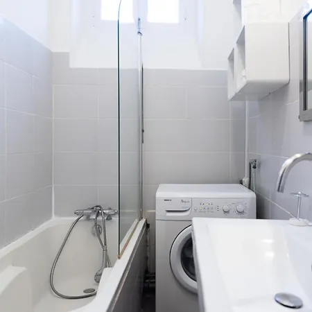 Bright Spacious And Warm Daire